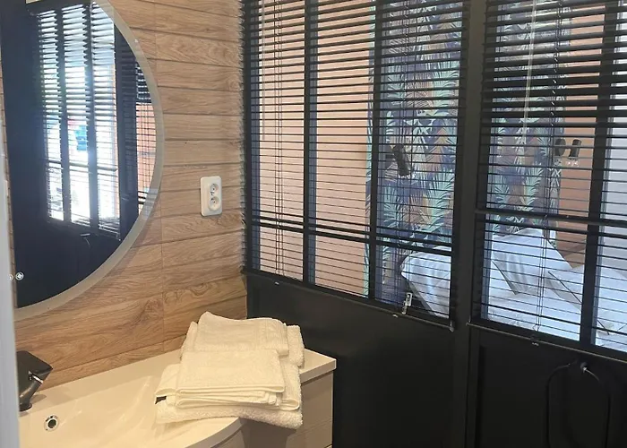 Couette-café Les épines 3*